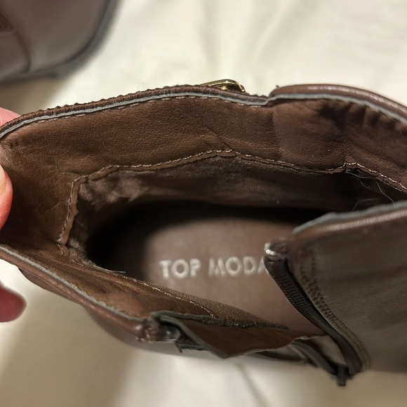 Top Moda Lug Sole Ankle Bootie Chelsea Style with Buckle and High Heel - Picture 10 of 10